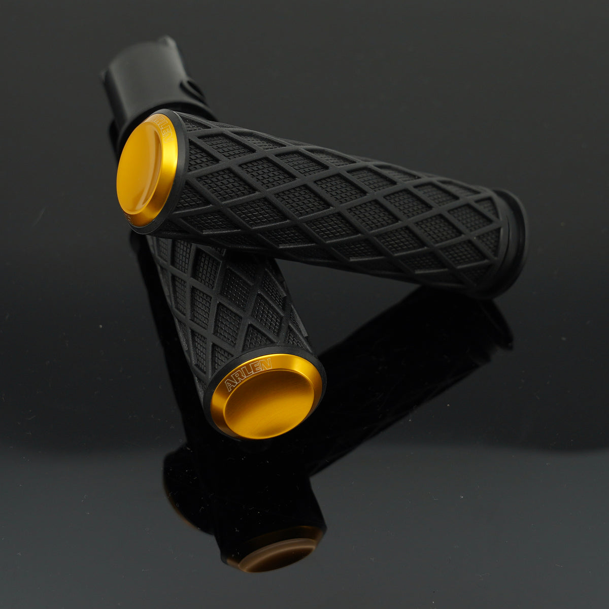 Diamond Grips, Gold – ArlenNess - Main Image
