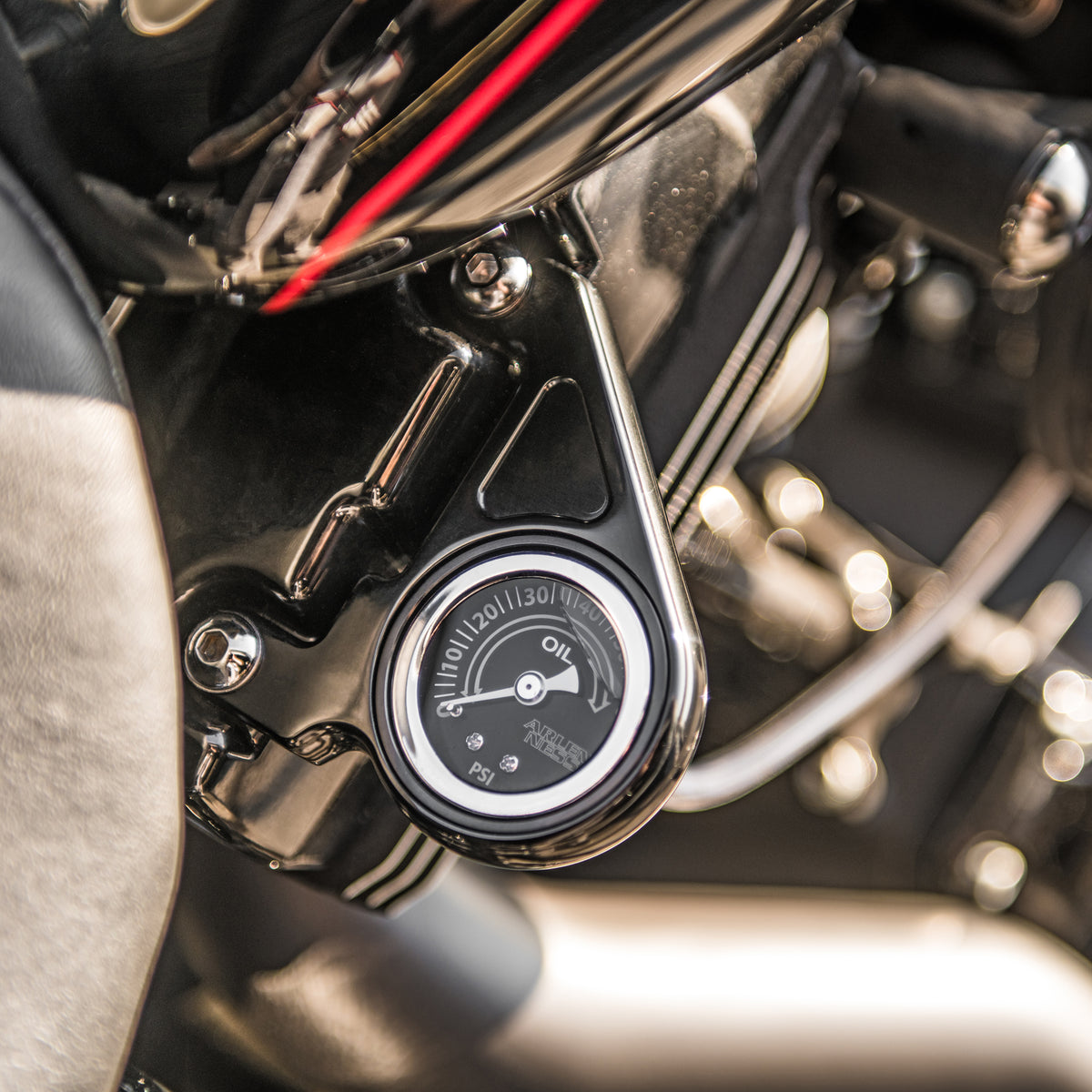 Radius Oil Pressure Gauge, Black ArlenNess