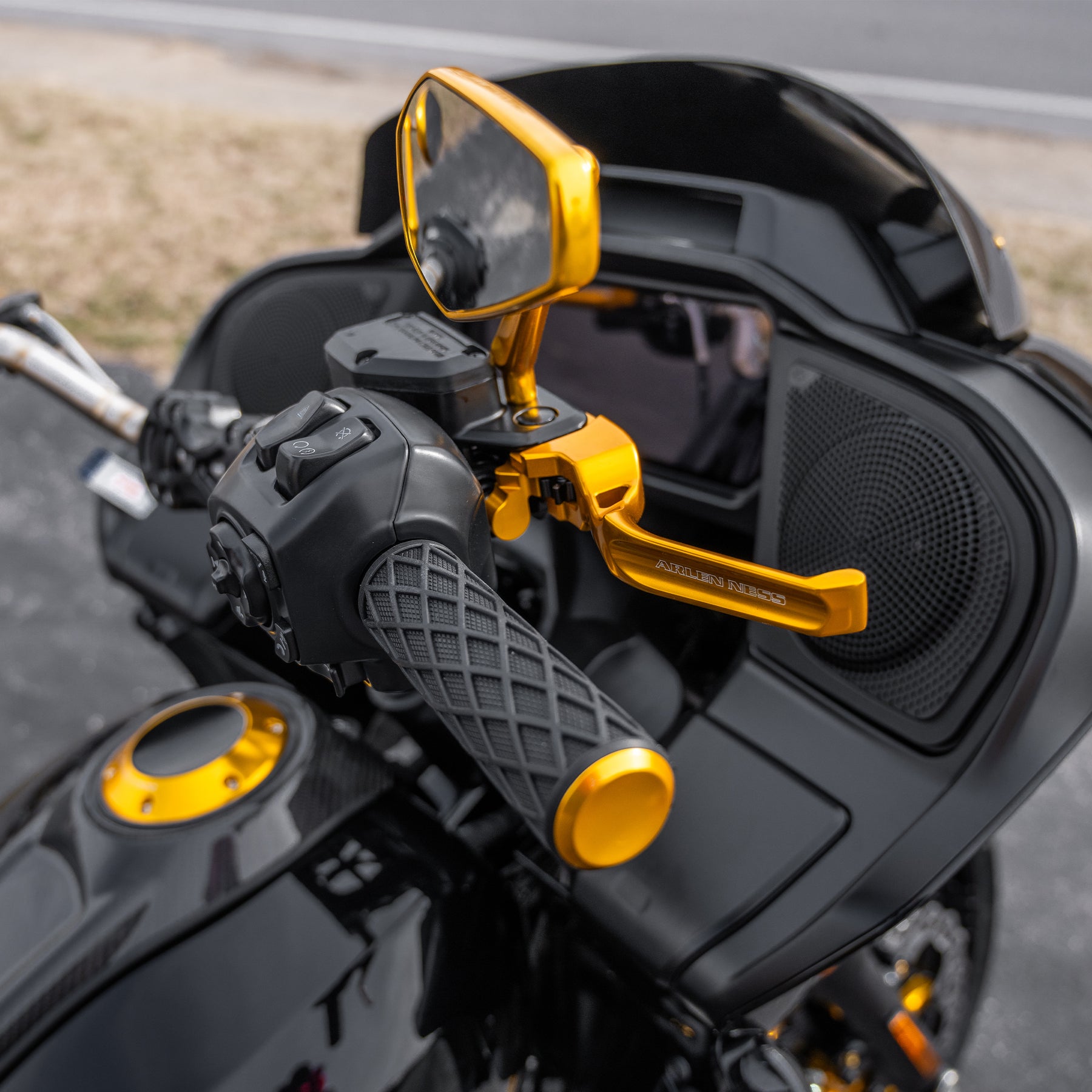 Method® Hand Levers for 2024-up Touring, Gold